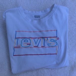 Levi’s tee shirt🏷